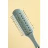 La brosse coupe homme et cheveux bouclés